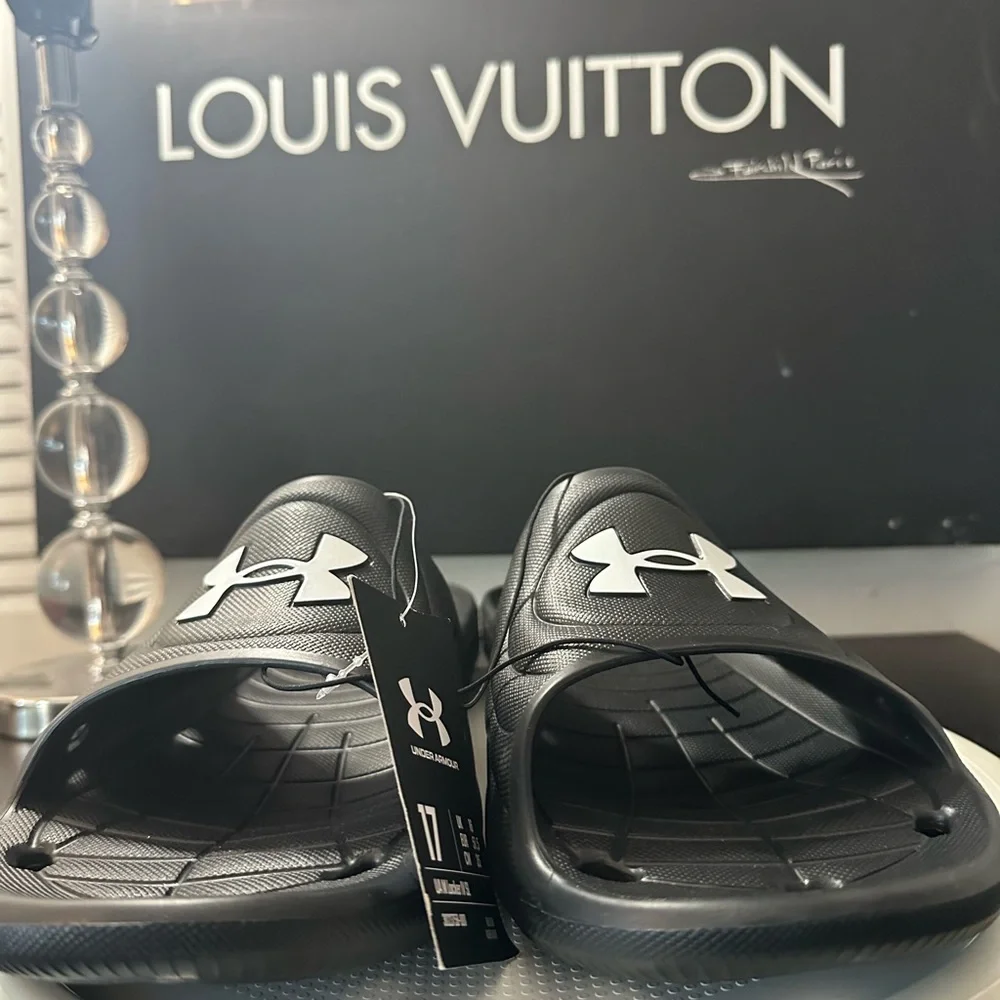 🆕Under Armour Locker IV Slides